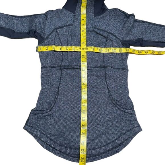 Lululemon Size 2 Base Runner 1/2 Zip Heathered Herringbone Black Running Top - Picture 15 of 16